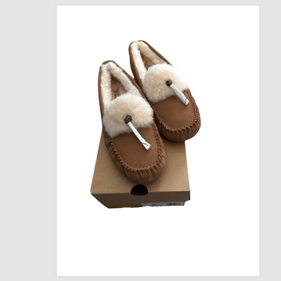 UGG Shoes - Ugg Australia Womens Dakota Shearling Braid Slipper/Moccasin Sz 8 New in Box